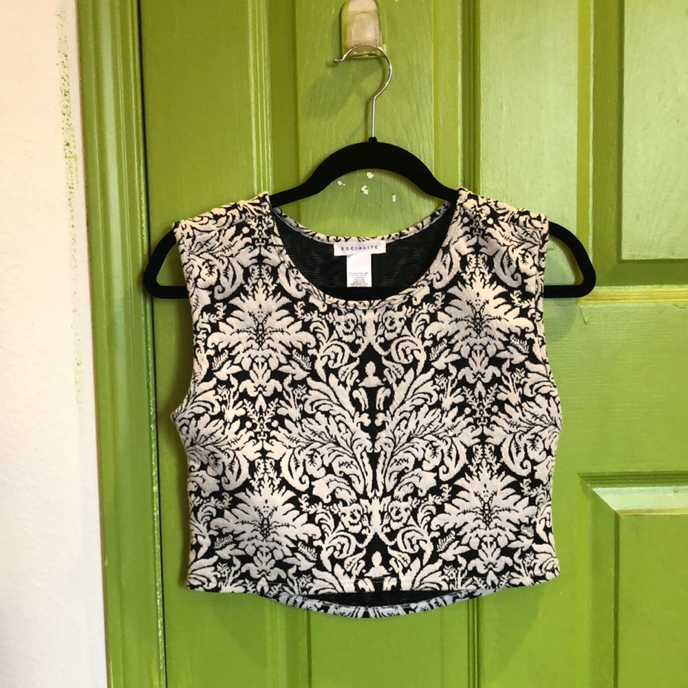 Black and white crop top!
